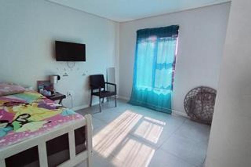 3 Bedroom Property for Sale in Peerless Park North Western Cape